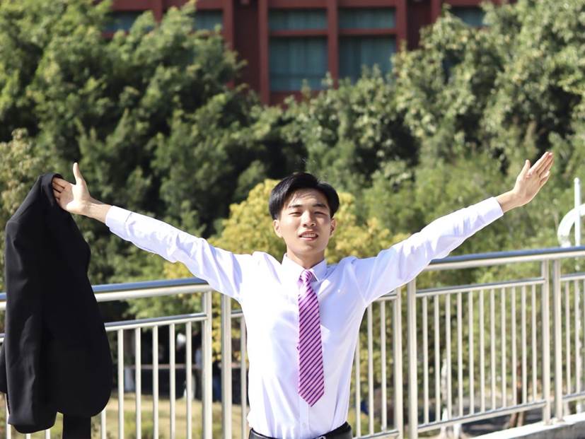 曾锦鸿在校学生期间历史照片